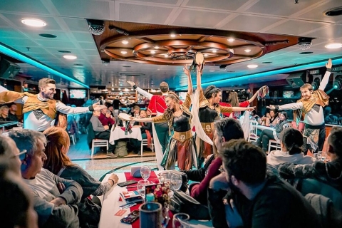 Istanbul: Dinner-Bootsfahrt auf dem Bosporus am AbendDinner-Fahrt mit unbegrenzt alkoholischen Getränken