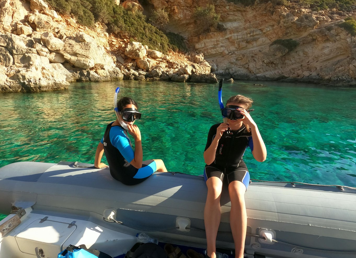 Chania: Bådtur med guidet tur med snorkling