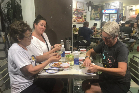 Tour gastronómico de rua em Hue: Prova 10 pratos e bebidas imperdíveis