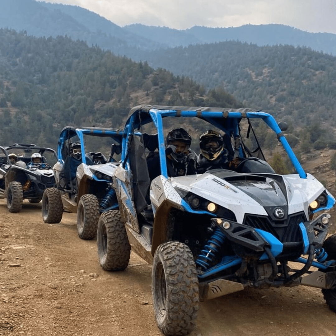 Marrakech : balade en buggy, piscine et dîner-spectacle dans le désert d'Agafay
