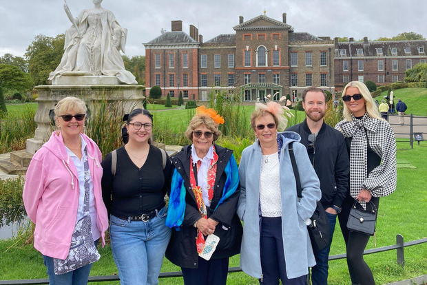 London, London: VIP-tur i Kensington Palace Gardens och kungligt high tea