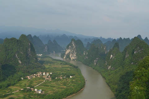 Guilin: Li River Cruise and Xianggong Hill Tour