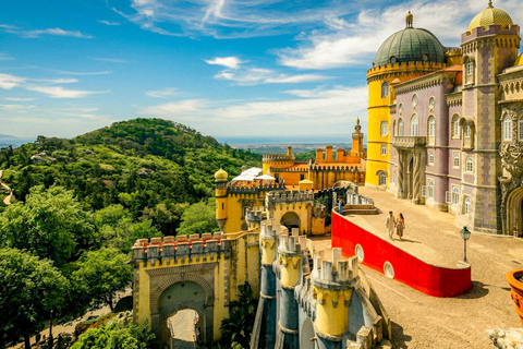 From Lisbon: Sintra, Pena, Regaleira & Cascais Day Trip Private Full Experience: Day trip (Spanish Host)