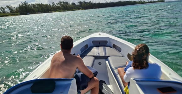 Mauritius: Private 5 Island Boat Tour with Snorkeling & BBQ
