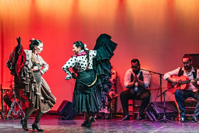 Barcelona: pokaz flamenco w teatrze City HallBilet A: Miejsca w pierwszym rzędzie za strefą VIP i napoje