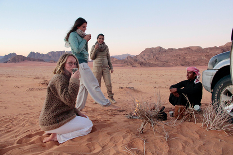 Wadi Rum: 2Nächte/3Tage Wüsten Trekking Tour, Camping &amp; Mahlzeiten