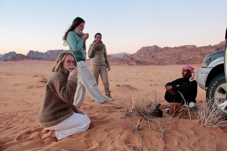 Wadi Rum: 2 notti/3 giorni di trekking nel deserto, campeggio e pasti