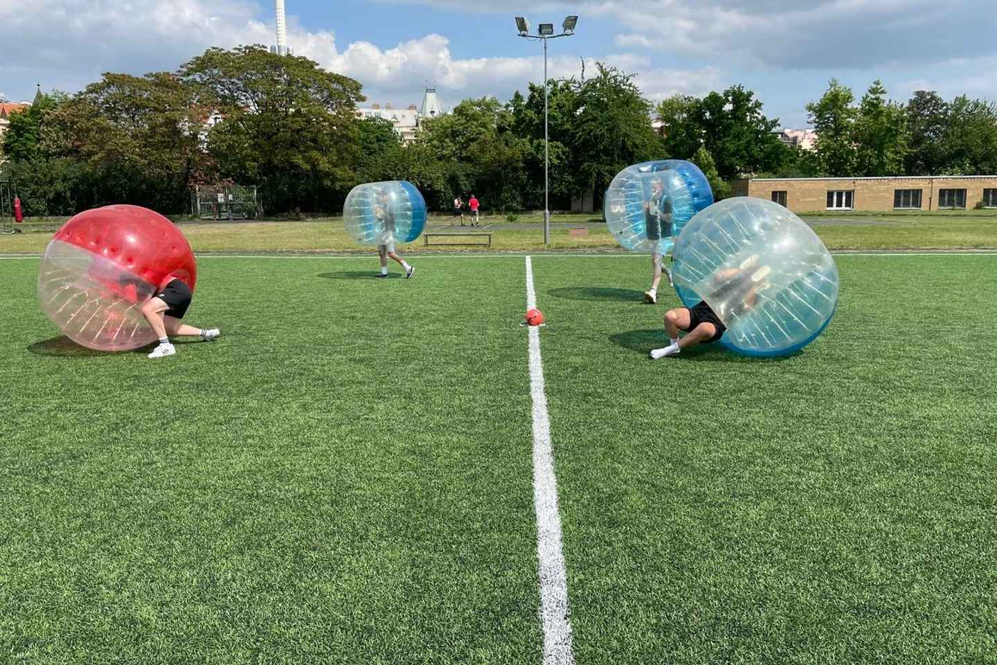 布拉格泡泡足球体验：市中心狂欢