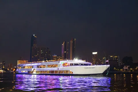 Banguecoque: Cruzeiro White Orchid Chao Phraya, buffet tailandês e cerveja