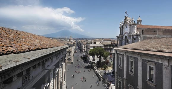 Catania: Etna Wine Bus Tour with Wine Tastings