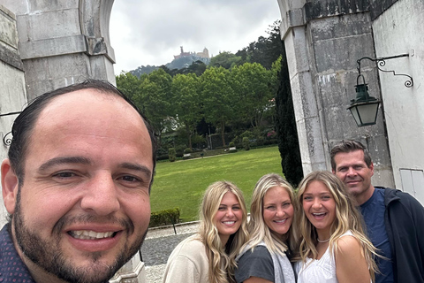 Lisboa: Visita al Palacio de la Pena, Sintra, Cabo da Roca y CascaisVisita bilingüe sin ticket de entrada al Palacio de Pena