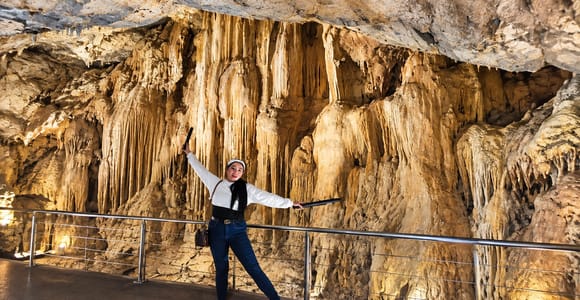 Muscat: Private Al Hoota Cave & Mountain Village Tour