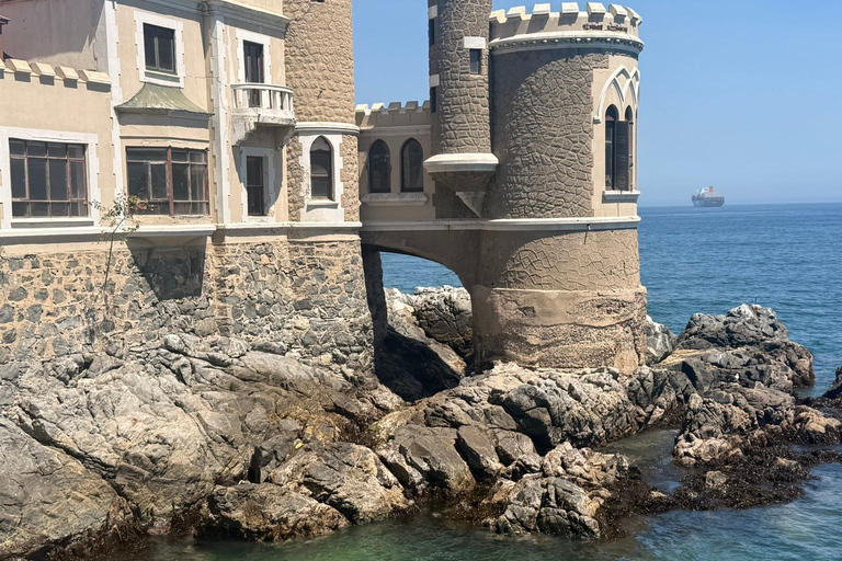 Private Slow Travel: Valparaiso Art, Coastal Boat Ride & Boutique Wine Private Slow Travel: Valparaíso Art, Coastal Boat Ride & Boutique Wine