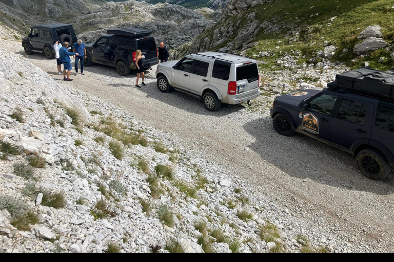 Tirana: Private SUV Tour with Dajti Mountain Visit