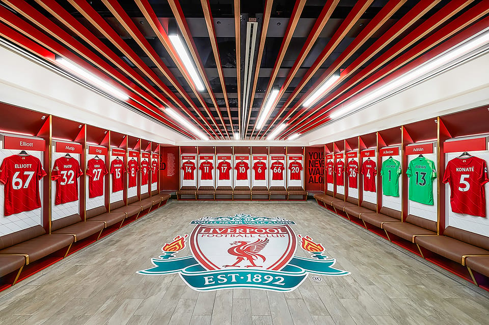 A Sala De Mudança No Estádio De Anfield Em Liverpool, Reino Unido