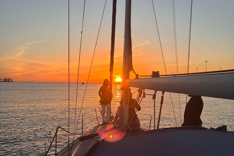 Sunset aboard a sailboat in Lisbon! Sunset aboard a sailing boat in Lisbon!