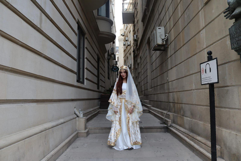 Baku: Traditional Azerbaijani Costume Rental Experience