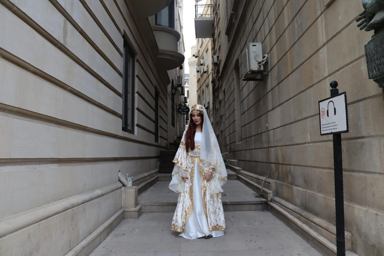 Baku: Traditional Azerbaijani Costume Rental Experience