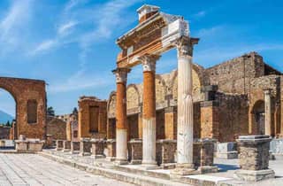 Von Neapel: Besuche die Ausgrabungen von Pompeji und den Vesuv mit Führung und Skip-the-line-Ticket