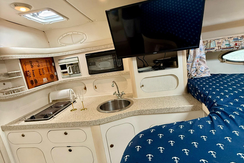 Miami: Private Yacht Cruise with Captain and Soft Drinks