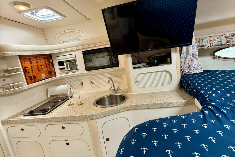 Miami: Private Yacht Cruise with Captain and Soft Drinks