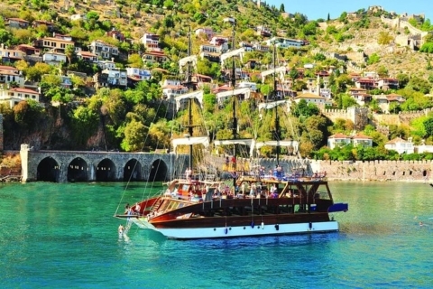 Explora la Belleza de Alanya: Tour en barco catamarán