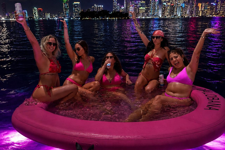 NIGHT TIME: Yacht experience through the Heart Of Miami