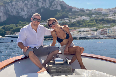 Experiência de barco privado de 7 horas em Capri a partir de Positano