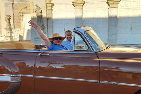 Take a ride in a vintage car and snap some photos in Cartagena de Indias Vintage car ride with a photo shoot