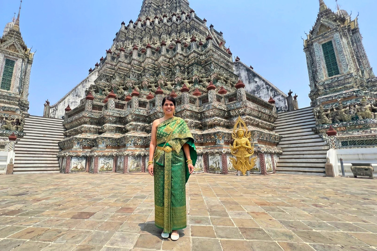 Wat Arun Thai Costume Experience with Local Guide Small Group: Ticket+Transfers