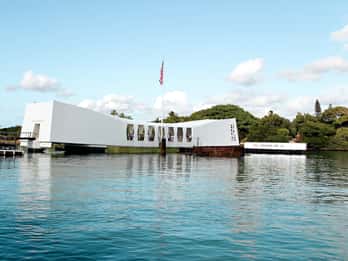Ab Waikiki: Pearl Harbor-Tour mit USS Arizona Memorial Ab Waikiki: Pearl Harbor-Tour mit USS Arizona Memorial