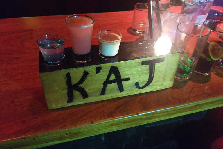 La Paz: Pub Crawl with 3 Drinks and Local Guide