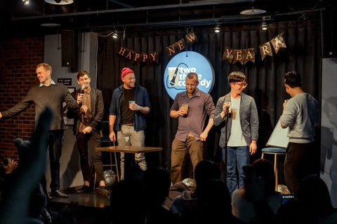 Taipei: Zhongshan District Tour with Comedy Show