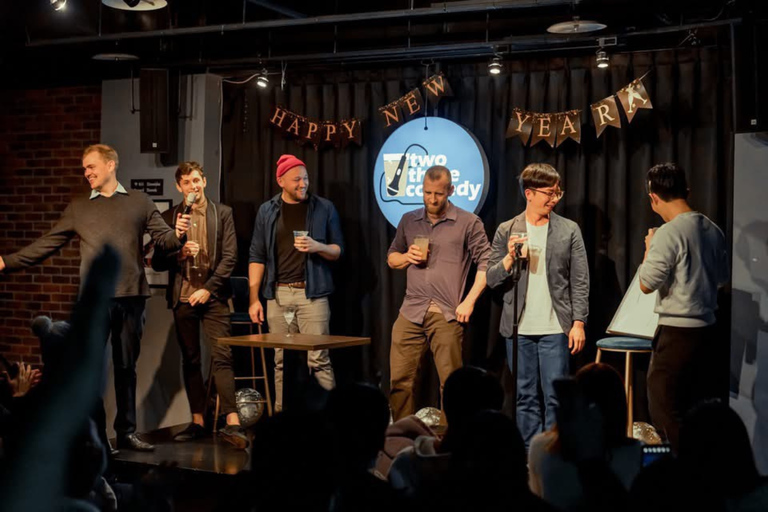 Taipei: Zhongshan District Tour with Comedy Show