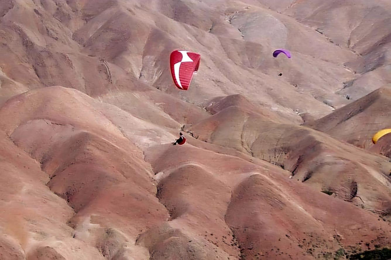 Marrakech: Parapendio e giro in cammello nella catena montuosa dell&#039;AtlanteMarrakech: Escursione in parapendio e giro in cammello sulle Montagne dell&#039;Atlante