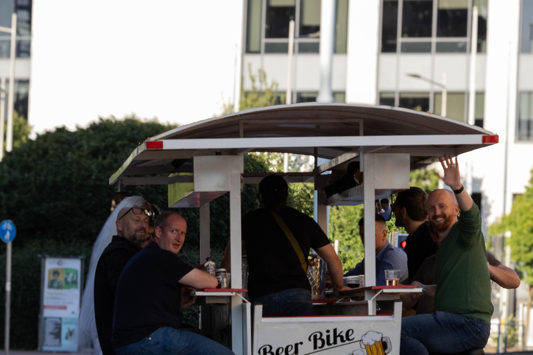 كارديف: جولة بدراجة الجعة مع مشروبات وموسيقى