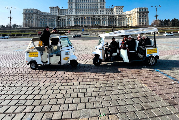 Bucharest: Best of Bucharest Private Tuk-Tuk Tour