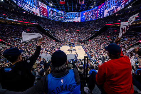 Los Angeles: Clippers NBA Basketball Game Ticket Tier 1 - Main Level Lower Bowl Corner Seating