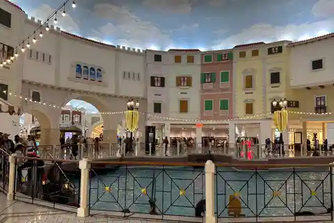Doha: Private City Tour, Gondola Ride & Villaggio Mall Visit