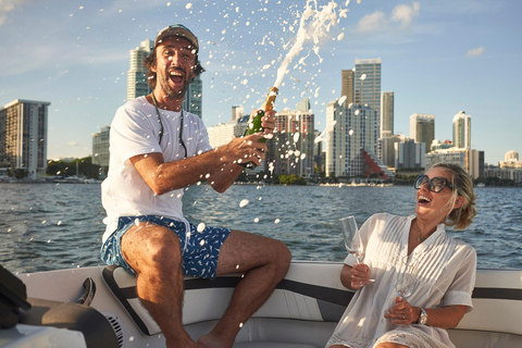 Miami: Private Boat Rental with champagne and captain Private Boat Rental in Miami with experienced captain -2h-