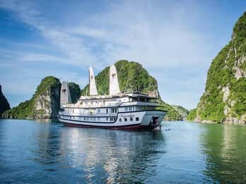 From Hanoi: 2-Day Bai Tu Long Bay Luxury Cruise with Jacuzzi