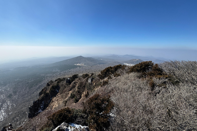 Randonnée au Hallasan sur l'île de Jeju, la plus haute montagne de Corée du SudJeju Hallasan ; randonnée pédestre des fleurs de neige avec déjeuner