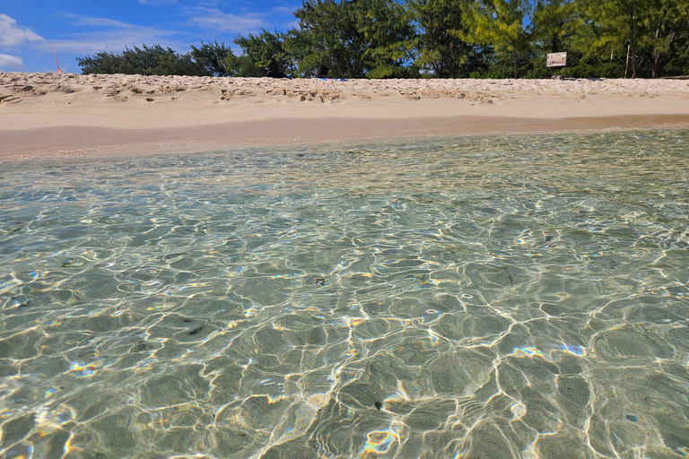 Mauritius Catamaran Cruise: 3 North Island with Lunch Drinks