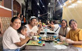 Taste Filipino street food (Street food tour) in Manila