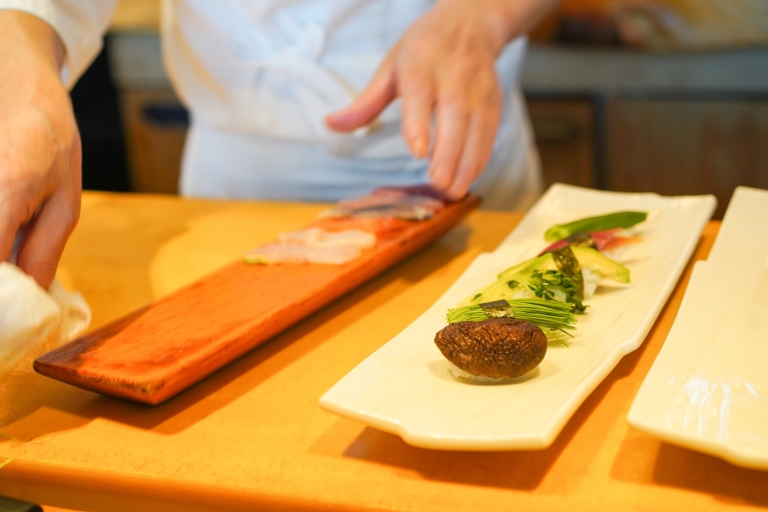 Modern Vegan Night Foodie Tour in Tokyo Vegan / Vegetarian Sushi Course