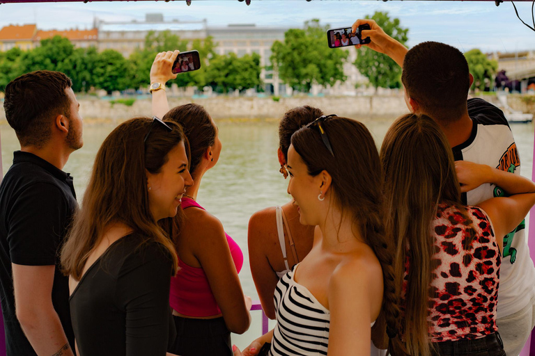 Budapest: Downtown Budapest Unlimited Booze Cruise Daytime Booze Cruise with Unlimited Drinks