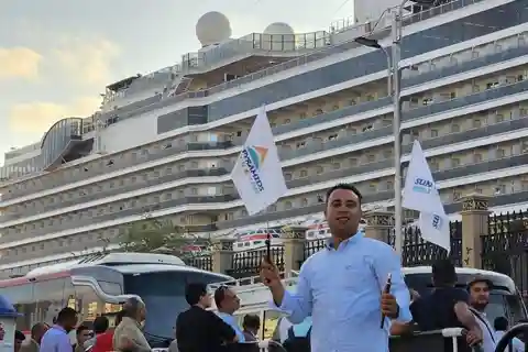 From Alexandria Port: Cairo, Pyramids, Museum & Bazaar Tour