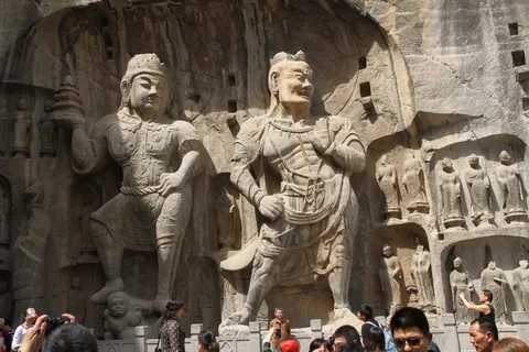 Private Tour: Longmen Grottoes, Shaolin Temple & Kungfu Show