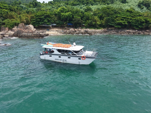 Da Nang: Small-Group Speedboat & Fishing Experience