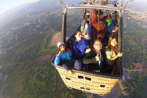 Teotihuacan: Varmluftsballongflygning Sky BalloonsTeotihuacan: Flyg med varmluftsballong med Sky Balloons